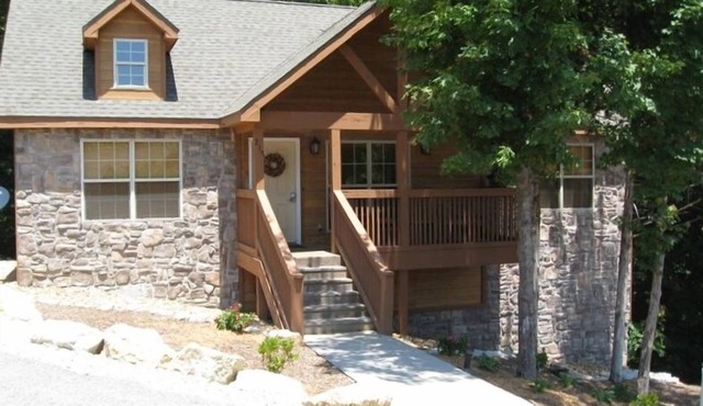 A Luxury Cabin in a Gated Golf Community