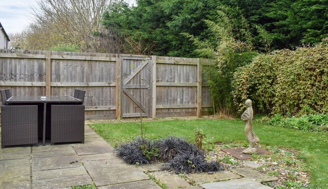 A luxury cottage located close to Hollies Hotel with a fabulous bar and restaurant.