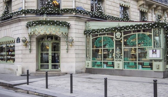 A Luxury Family Home In The Heart Of The Golden Triangle With A Large Terrace