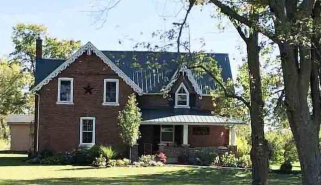 A luxury farmhouse - 6 bedrooms, pool on 12 acres