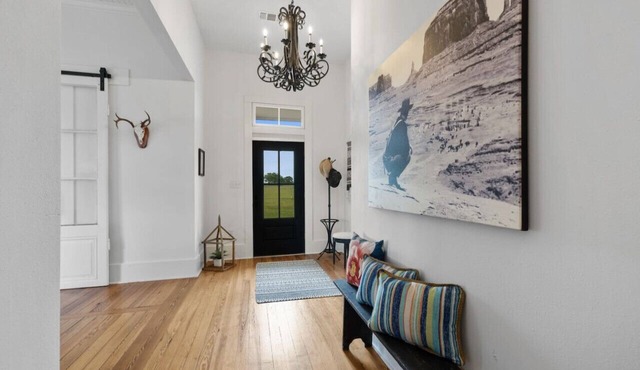 A luxury Farmstead retreat, escape the city lights!