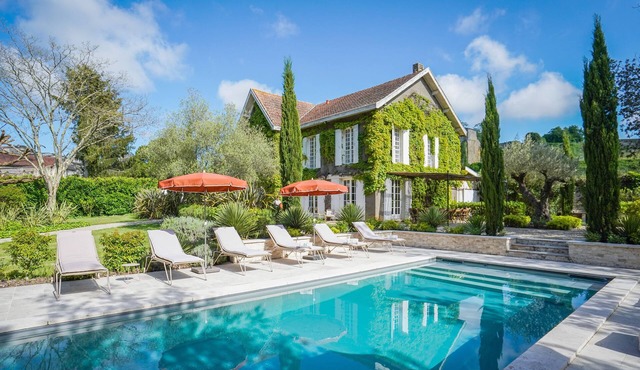 A luxury property within walking distance of a French UNESCO World Heritage Site