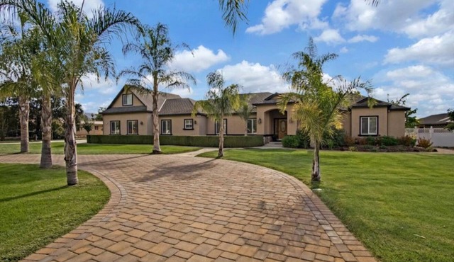 A Luxury Resort Escape w/in minutes of wineries, hiking trails and attractions