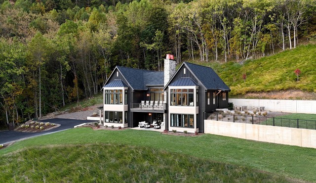 A Luxury Retreat for Gathering with Amazing Views
