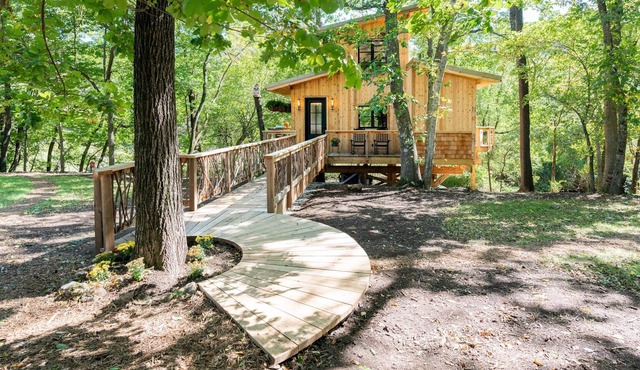 A Luxury Treehouse Experience | Wood-Fired Cedar Hot Tub