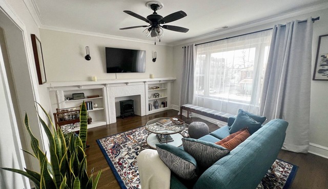 A luxury vintage condo close to lakefront and minutes from downtown!