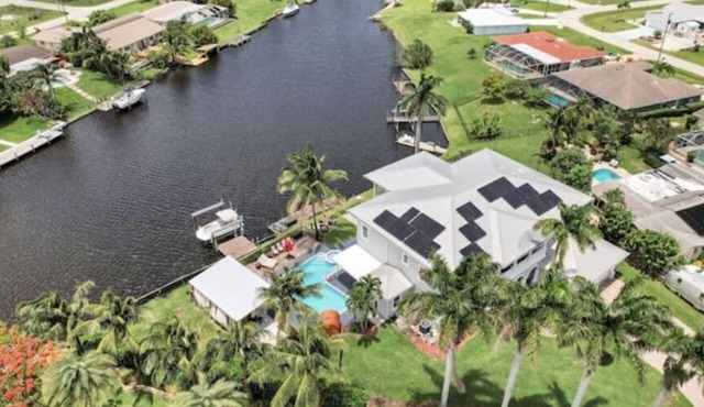 A Luxury Waterfront Estate with Cinema, Pool & Kayaks!