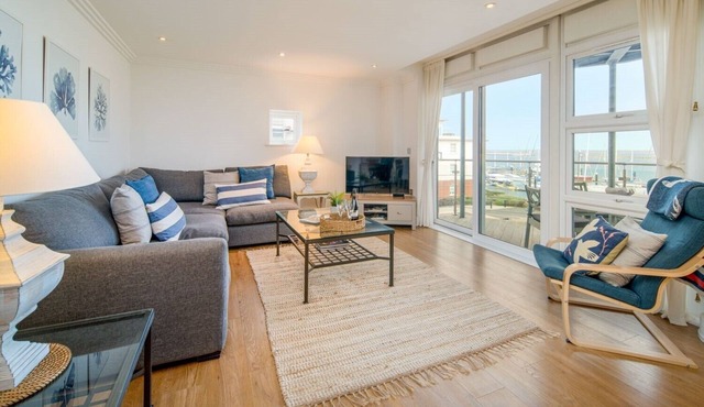 A Luxury Waterside Marinus Apartment