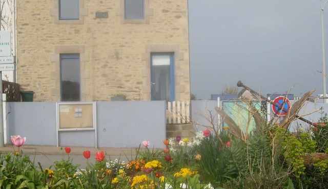 A'MAG House overlooking the mouth of the ugly port of Tréhiguier