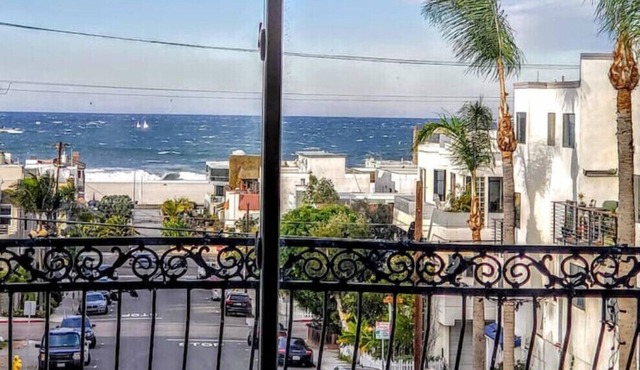 A Magical Home w Amazing Sunsets in Hermosa Beach.