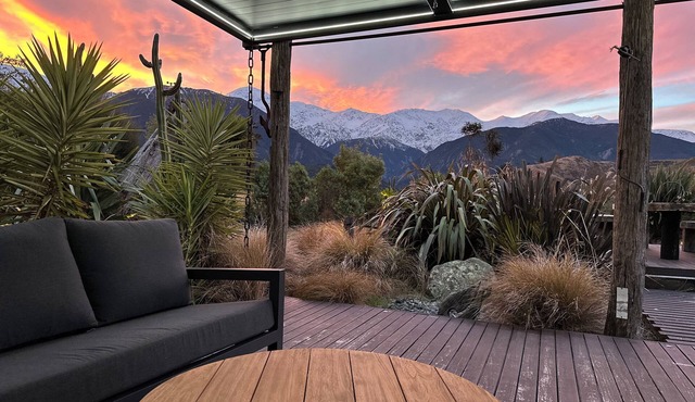 A Magical place to relax and unwind. Nature on your back door step on 5 acres.