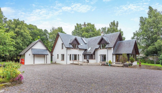 A magnificent property in a secluded position in Evanton.