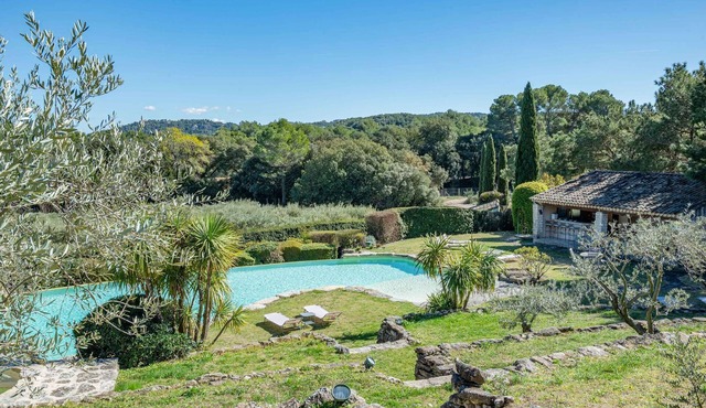 A magnificent property in the Alpilles oozing with the charm of Provence – Sleeps 18
