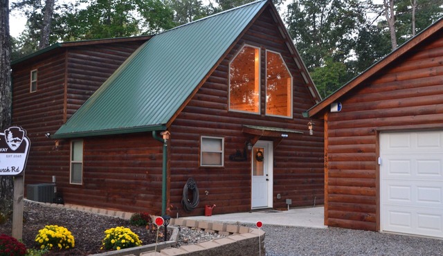 A Majestic Mountain Getaway, Walk to Lake Hiwassee