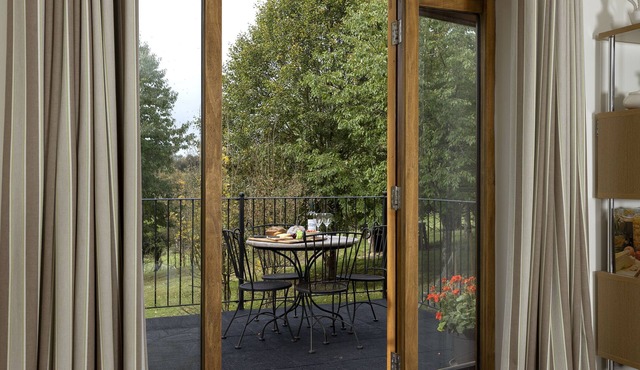 A marketing that sleeps 4 guests in 2 bedrooms