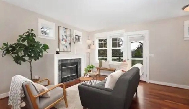 A marvelous 3-bedroom townhome in lovely Seattle near children’s hospital
