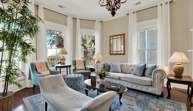 A Memorable Savannah Escape in Thomas Square