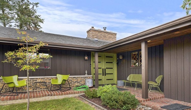 A Mid-century Modern lover's dream!