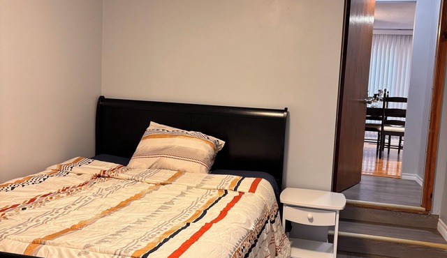 A min walk to the zoo and University!2 bed apartment