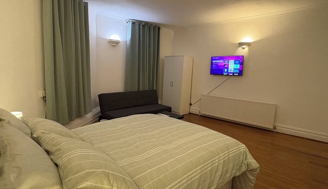 A minute walk from Tooting Bec station