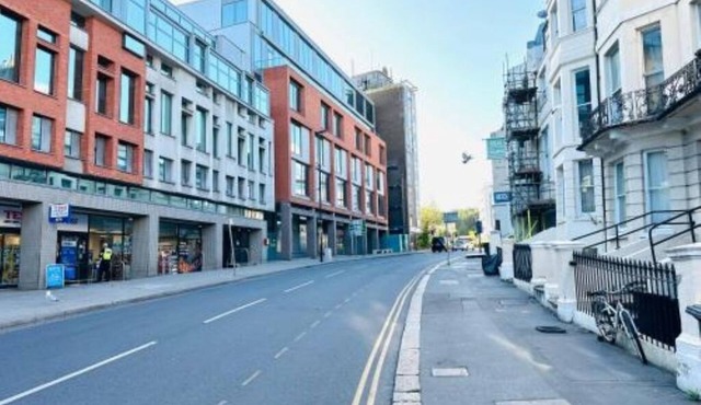 A modern 2 bedroom seaside apartment