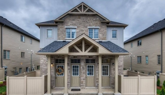A Modern and Executive Unit~1 Parking Spot&Great Location - Close To Everything