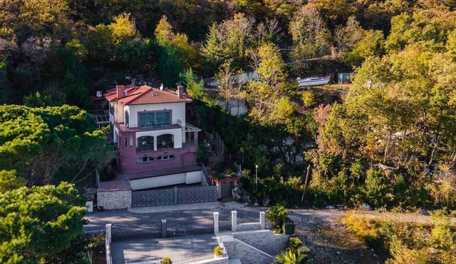 A modern, beachfront villa in Kvarner Bay