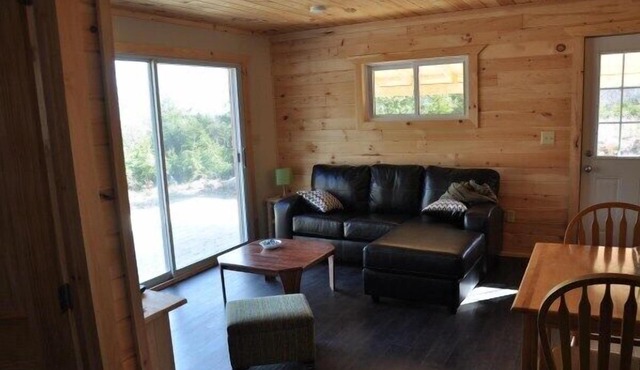 A modern, cosy, ocean-front, beach (rock) acces Cottage