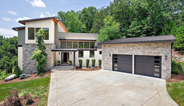 A Modern Mountain Retreat, 20 Minutes To Asheville