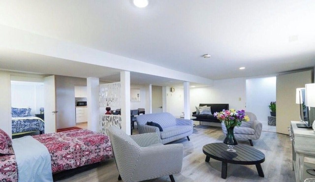 A Modern Private Basement Suite – Richmond Hill