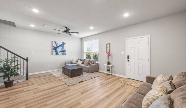 A Modern Townhome Retreat in Sherman — It’s Pure Paradise!