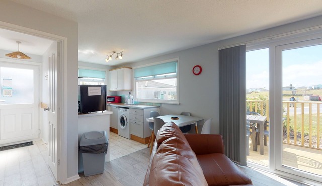 A modern, well maintained holiday home, conveniently situated only a few minutes walk from the beach
