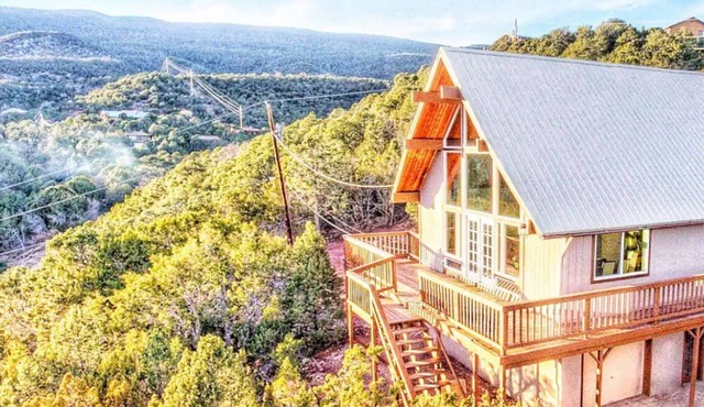 A Mountain Escape with Endless Views