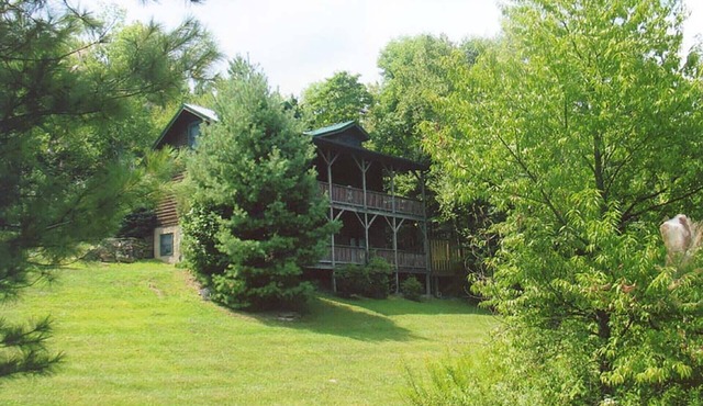A Mountain Hideaway - 10 mins to Main St Blowing Rock, hot tub, pool table