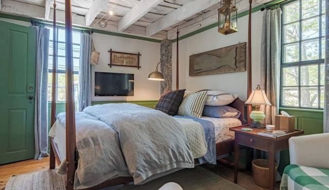 A Mystic Stay as Sweet as Apple Pie!