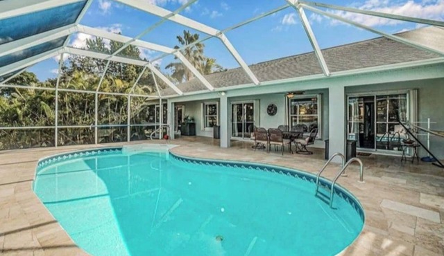 A Naples gem close to the beach and downtown!