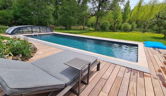 A natural setting with heated swimming pool in the heart of the Loire castles