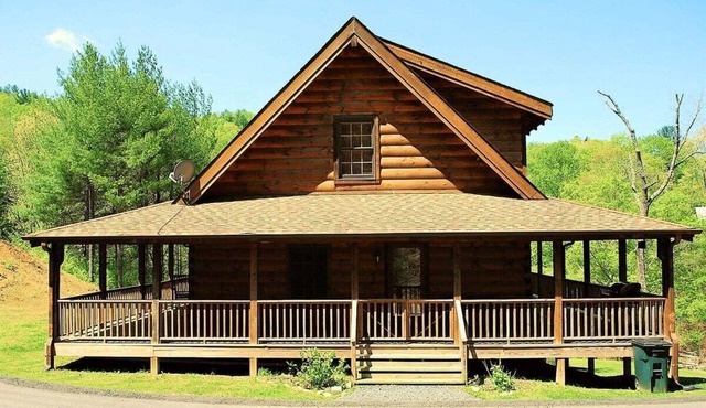 A New Outlook - Hot Tub, Dog Friendly, Foosball, Fireplace, Covered Porch, Fire Pit