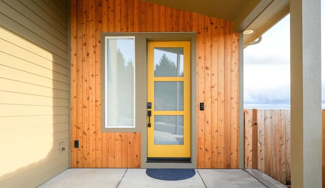 A Newly-Built, Modern & Upscale Stay that is close to everything!