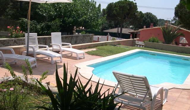 A nice house in a protected environment for 1/2 hour from Barcelona