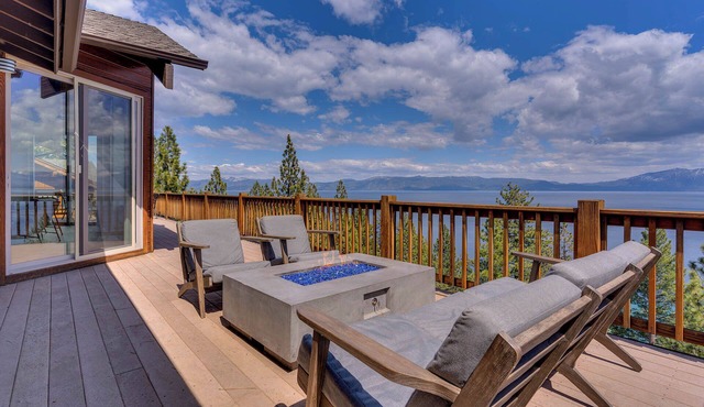 A Panoramic Lake Tahoe Retreat: 3-bedroom cabin with AC in fabulous Meeks Bay