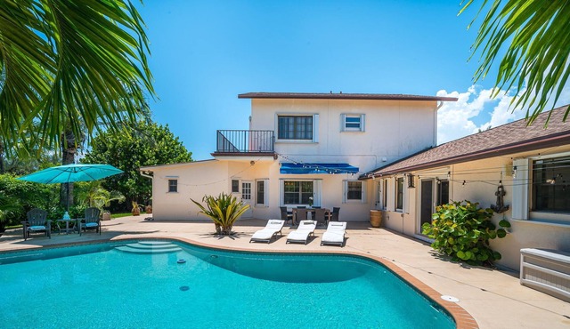 A Paradise Pool Villa on the Golf Course!
