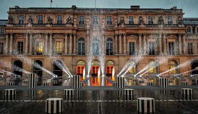 A PARISIAN RETREAT NEAR ICONIC LANDMARKS LIKE THE LOUVRE AND PALAIS ROYAL