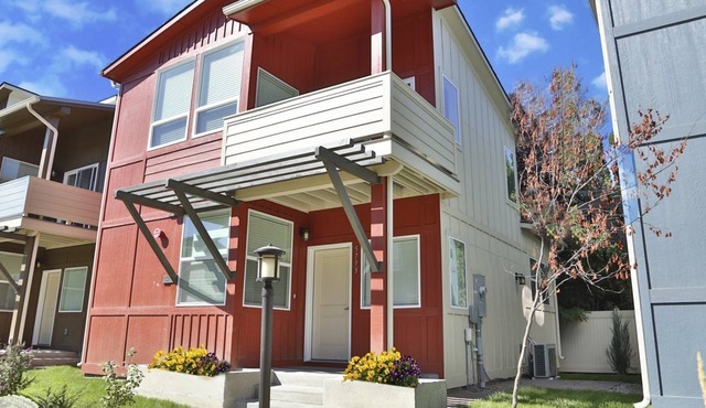 A park-like setting in the BRAND NEW house near the river and minutes from downtown Boise
