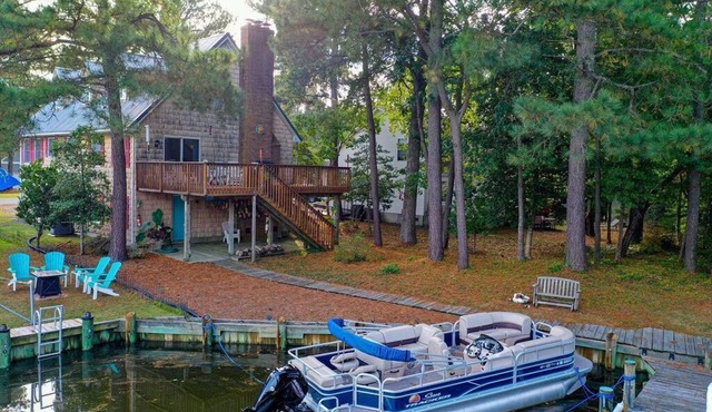 A Pawfect Salty Hideaway-Non Group Rental-4 Bedrooms, 3 Bathrooms, Sleeps 8