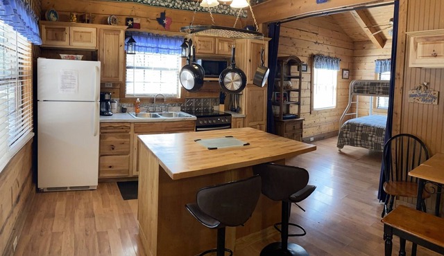 A Peace of Heaven LOG Cabins & RV- Cabin #2
