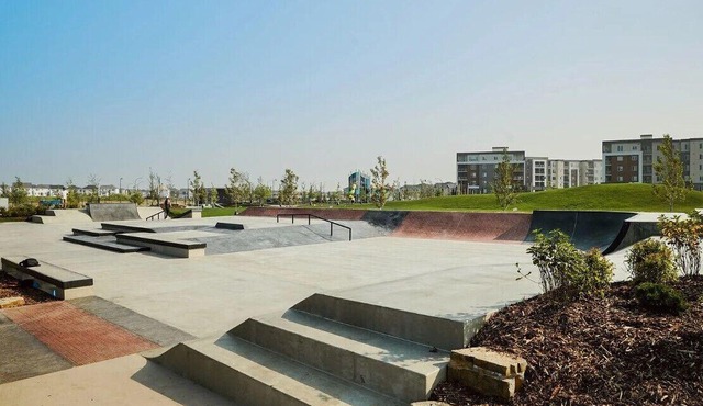 A peaceful cozy three bedroom, home away from home, near Spruce Meadows