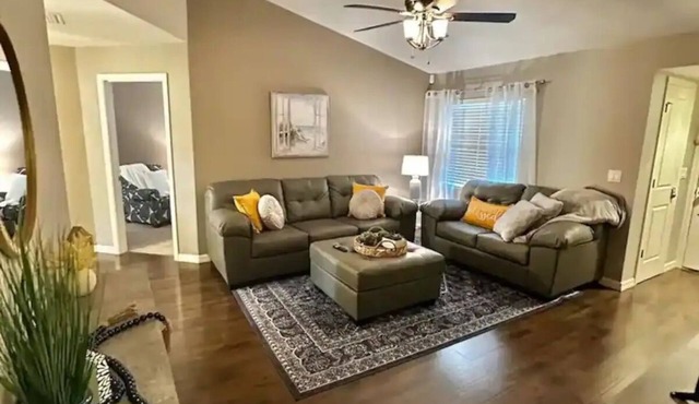 A Peaceful Family Friendly Home in Sarasota Fla, Legacy Trail/Pinecraft