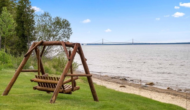 A peaceful lakeside cottage with million-dollar views of the Mackinac Bridge and Mackinac Island. Designed for couples seeking quiet mornings, sunset skies, and shared lakefront amenities during Northern Michigan’s warmer months.