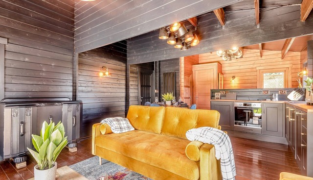 A peaceful luxury lodge with wood-fired hot tub, enclosed garden and private parking.